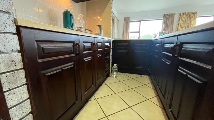 6 Bedroom Property for Sale in Oyster Bay Eastern Cape